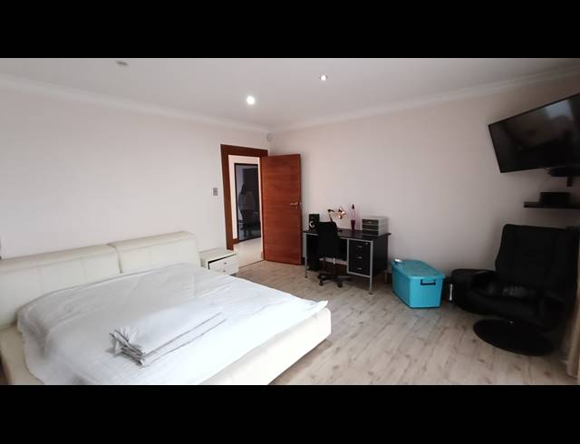 3 BEDROOM FREEHOLD FOR SALE IN MODEL PARK